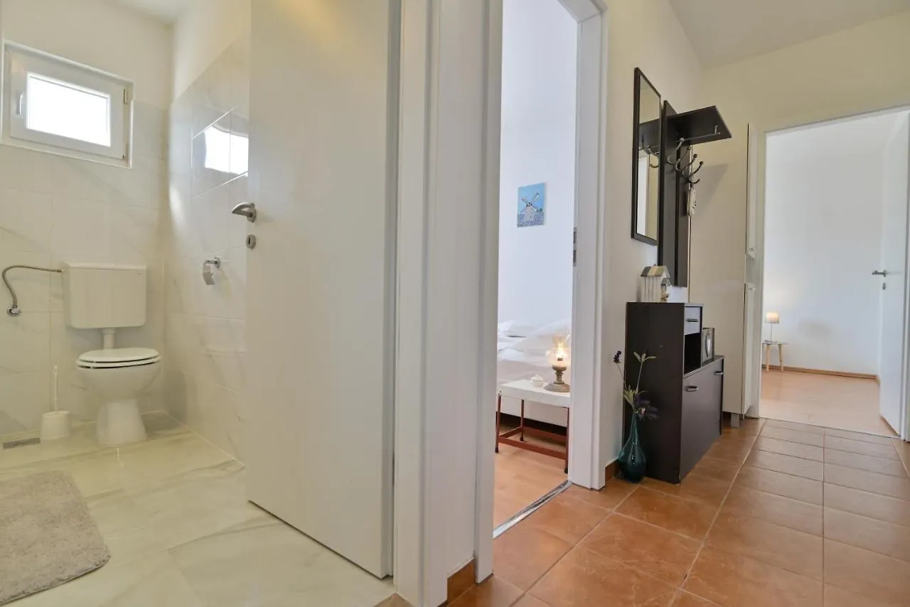 Apartment Apartman Mala Lanterna Trogir